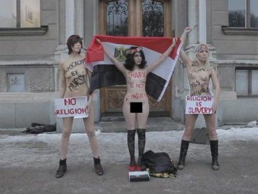 FEMEN ради египтян впервые полностью разделись в Стокгольме