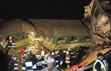 В железнодорожной аварии погибли 14 человек. Сорок человек тяжело травмированы