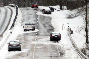 Более 300 городов страдают от сильного снегопада и метелей
