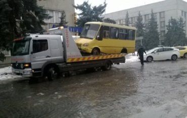В Ужгороде автобусы рассыпаются на ходу, но пока не взрываются