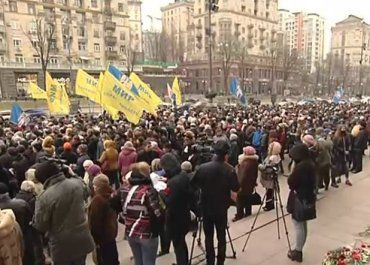 Довольные и сытые пенсионеры протестуют в центре Киева