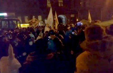 Всего через год после Майдана власть избивает мирно протестующих людей