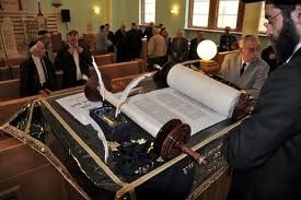 В Ужгороде проведут церемонию внесения нового свитка Торы в местную синагогу