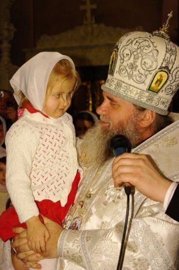 Архиепископ Феодор обратился к детишкам и прихожанам с приветственным словом