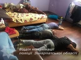 Слідство щодо виявленого наркопритону в Ужгороді триває.