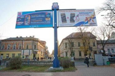 В Ужгороде демонтируют уродливый бигборд "чебурашки"