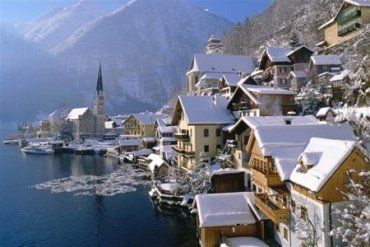 Необычно ранняя зима парализовала дороги Австрии
