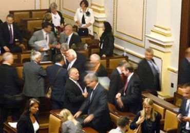 Политический кризис в Чехии вылился в самороспуск парламента