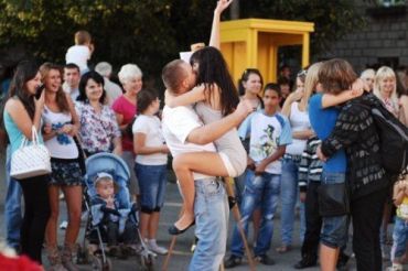 В Ужгороде на самый длинный поцелуй согласились 8 пар