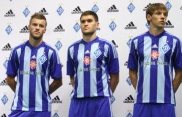 На футболки киевского «Динамо» вернули вертикальные полосы