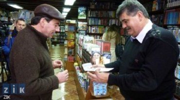 В Ужгороде все писатели встанут за прилавок магазина