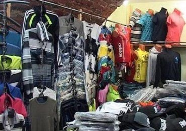 Тячевская полиция задержала мужчин, подозреваемых в краже брендовых курток