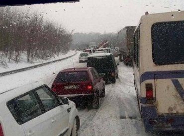 На дороге между Ужгородом и Мукачево огромные пробки