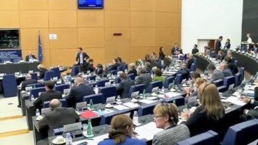 Еврокомиссия пригрозила принять по Венгрии правовые меры