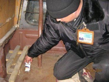 Таможенники нашли 280 пачек сигарет в фургоне Dacia