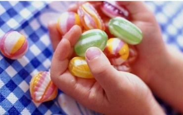 В украинских школах появились конфеты с галюциногеном