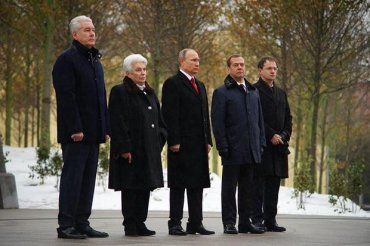 Путин вдруг стал выше Медведева