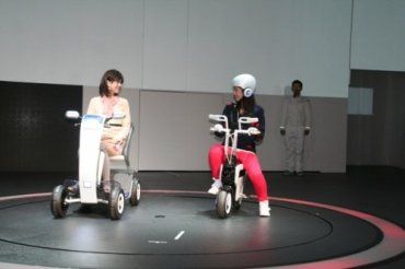 На токийском автосалоне Honda представила скутер-чемодан