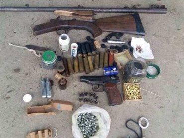 Правоохранители на Закарпатье у женщины изъяли оружие и патроны