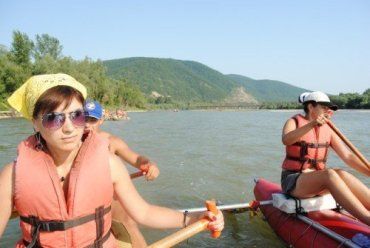 В Закарпатье молодежи из Словакии устроили экскурсию по Тисе