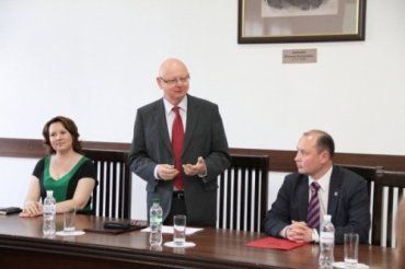 На церемонии открытия Посол Венгрии в Украине Михаль Баер
