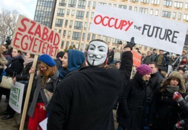 Венгерские студенты вышли на марш протеста в Будапеште