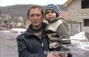 Виктора Януковича ждут в гости в цыганской семье на Закарпатье