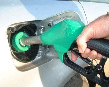Ответ - чиновники покупают бензин на 20% дороже, чем он стоит на автозаправке