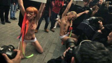 В Международный женский день Femen провел акцию в Турции