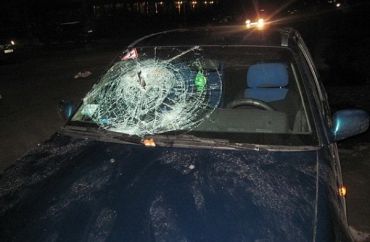 В Мукачево мужик перешел дорогу в неустановленном месте и попал под авто