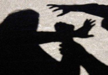В городе Мукачево банда цыган напала на женщину, избила и ограбила ее