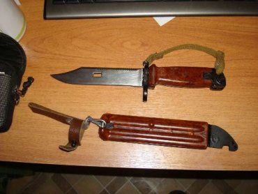 Мукачевец пытался продать в парке штык-нож