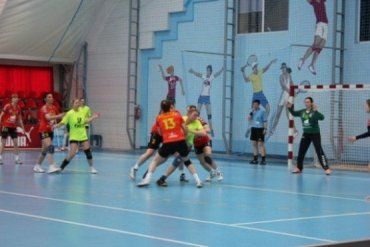 VI-тур чемпионата по гандболу среди женских команд в Ужгороде