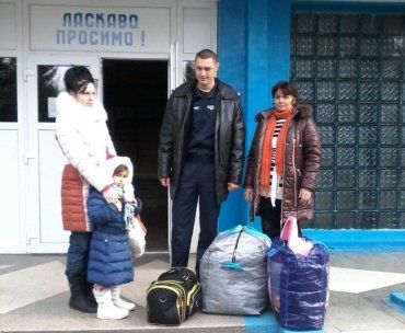 Спасатели организовали сопровождение семьи к месту их проживания в Мукачево
