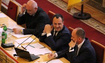 На сессии Закарпатского областного совета было "горячо"