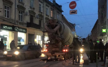 Цементовоз на смерть збив пішохода у центрі Львова