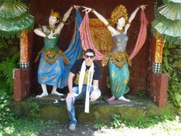 Петр Мацак в Индонезии готовится к конкурсу "Mister International"