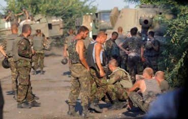 Военным солдатам в зоне АТО выдали зарплатные карты российского банка
