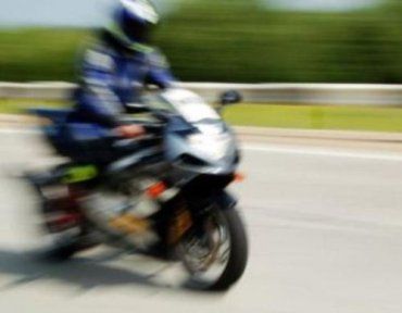 В Тячевском районе мотоциклист на «Альфа-150» сбил девушку