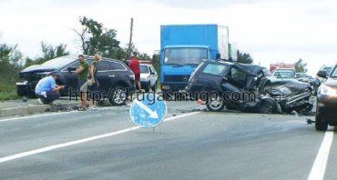 В Киевской области Mazda CX-7 разбила вдребезги "жигуленок"