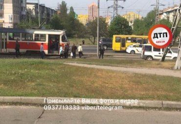 У Києві пенсіонерка потрапила під колеса трамвая