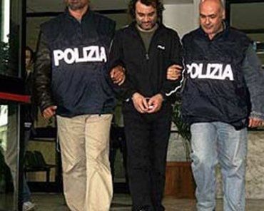 Сегодня в Италии в ходе операции по борьбе с сицилийской мафией арестовано около 100 членов преступных группировок.