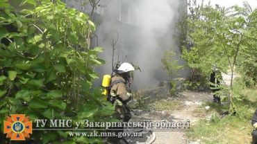 Пожар без жертв произошел на складах медицинских препаратов в Ужгороде