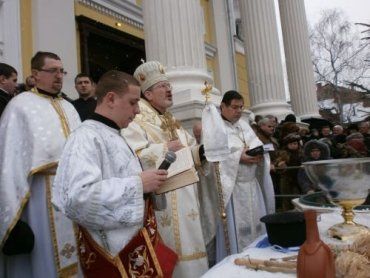 Воду освятили перед Ужгородським Кафедральним Собором