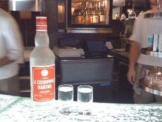 В Чопе парень никак не мог выпить в баре заказанную им водку, - помогла милиция