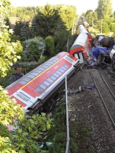 В Германии столкнулись товарный и пассажирский поезда