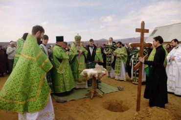 Архієпископ Феодор здійснив закладку нового Благовіщенського храму в монастирі