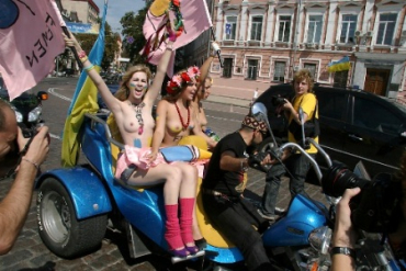 FEMEN отпраздновал День Независимости по-украински