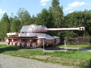 Танк как символ советской оккупации в Чехии покрасили в розовый цвет