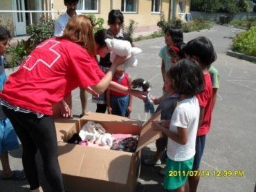 Красный Крест побывал в гостях у детей-беженцев в Мукачево